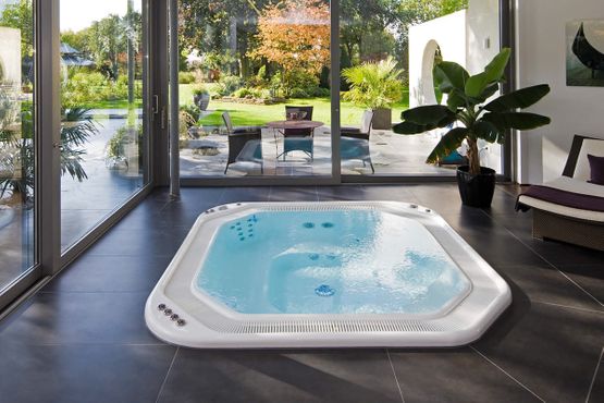 Der Whirlpool für die Terrasse oder den eigenen Garten. Carsten Päsler - Pools & Wellness in Wietmarschen.